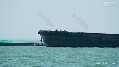 长江里的运输货轮船邮轮实拍空镜